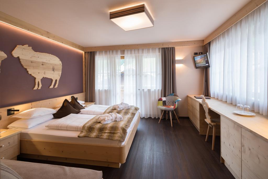 Hotel Somont Selva di Val Gardena Exterior photo